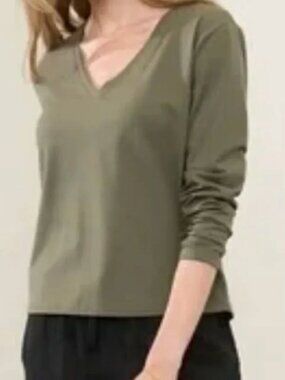 Athleta Essential V Neck Long Sleeve Shirt Women's Size Large Comfy Stretch